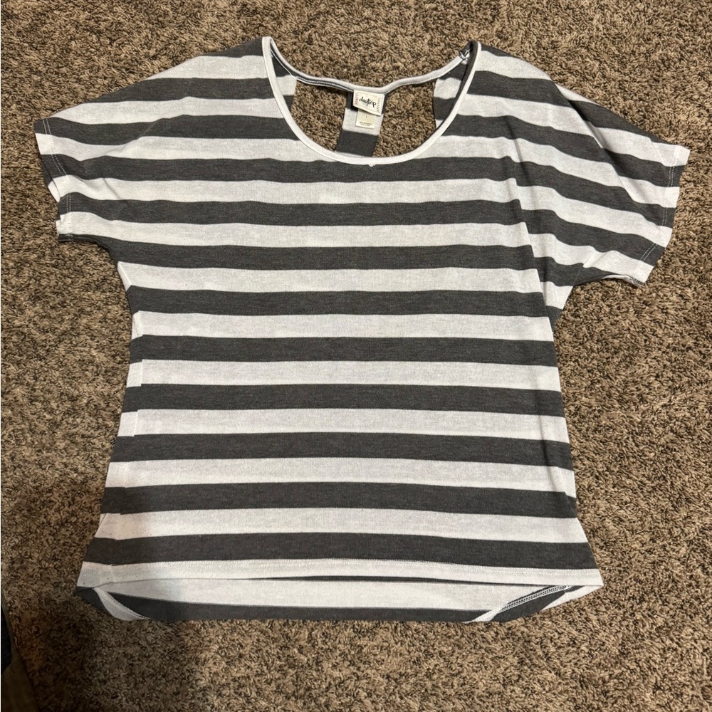 Daytrip White and Gray Cut Out T-Shirt from the buckle